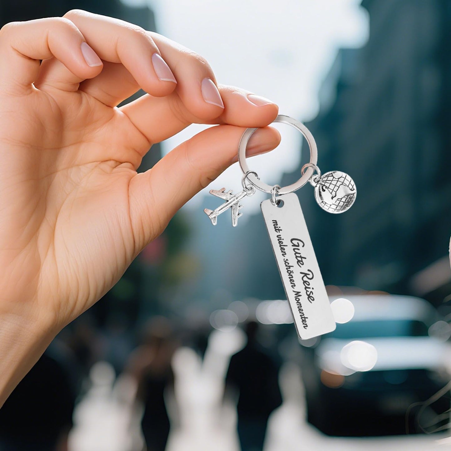 Keychain gift 'Have a good trip with many beautiful moments' for travelers